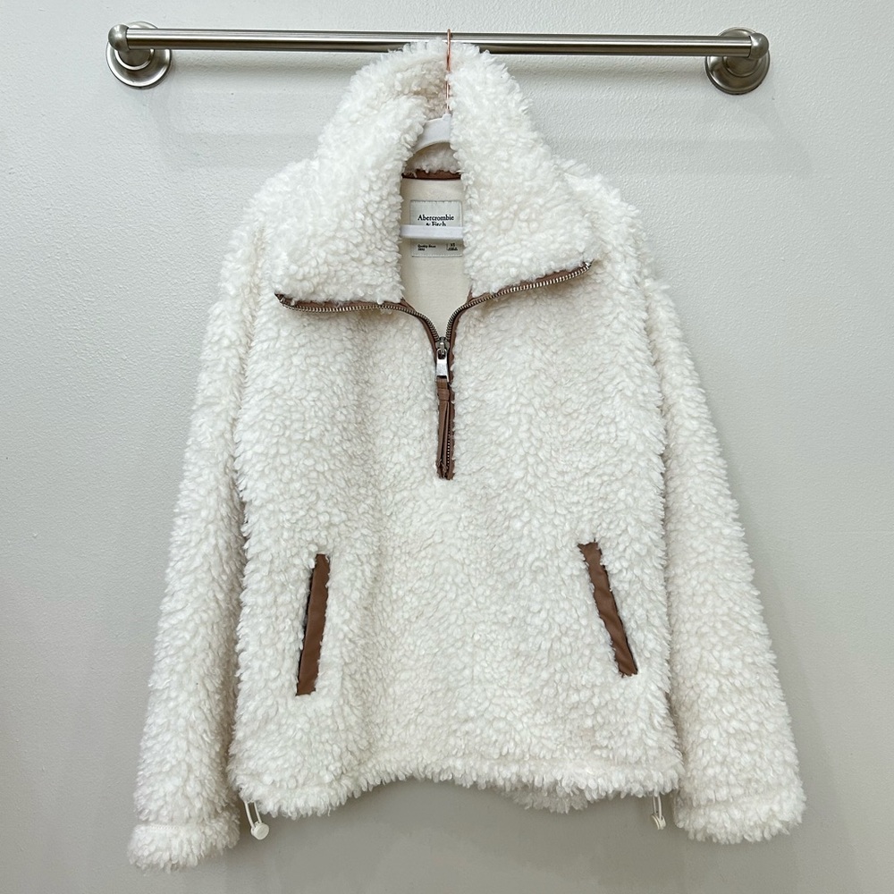 Abercrombie & Fitch Cinched
Cocoon Sherpa Half-Zip